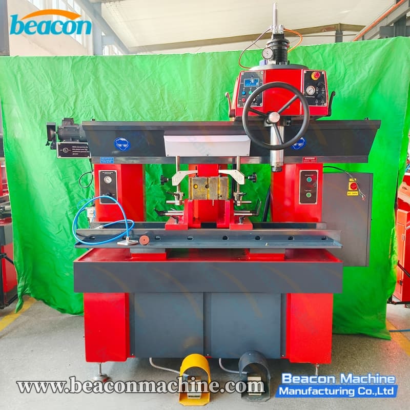 Automatic centering valve machine 